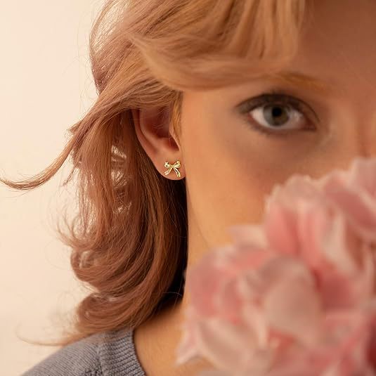 Damen Ohrstecker mit filigranem Schleifen-Design und elegantem Glitzerakzent Shop Nory