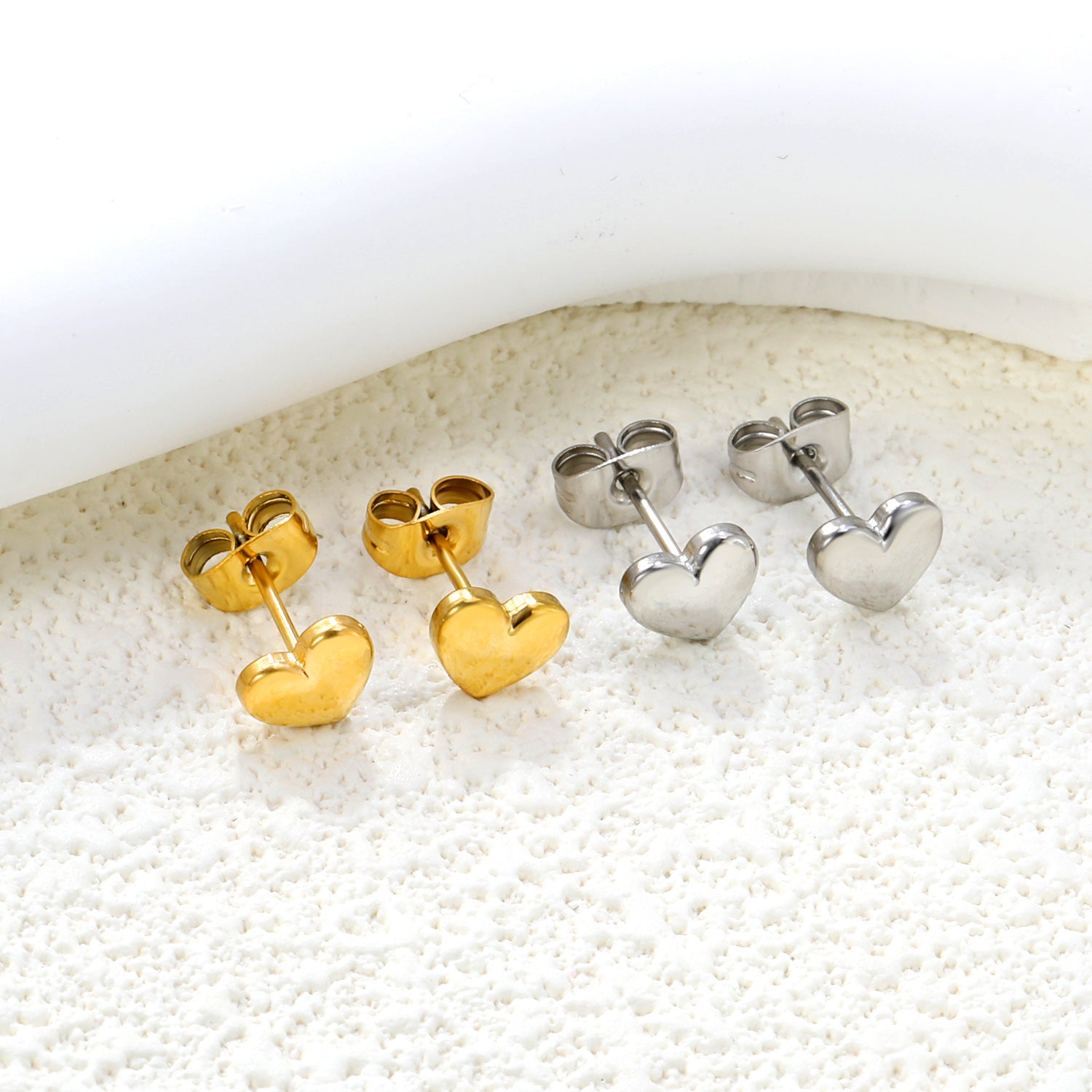 Damen Ohrstecker in Herzform aus hochwertigem Edelstahl Shop Nory