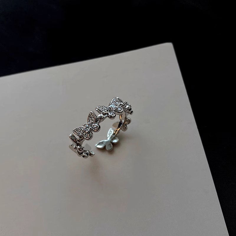 Damenring mit filigranem Schmetterlingsdesign und funkelnden Zirkonia Shop Nory
