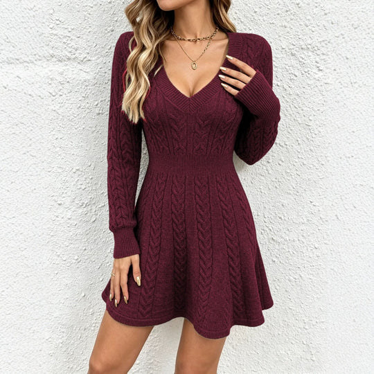 Damen Figurbetontes Strickkleid mit Zopfstruktur, V‑Ausschnitt und taillierter Schößchenform Shop Nory