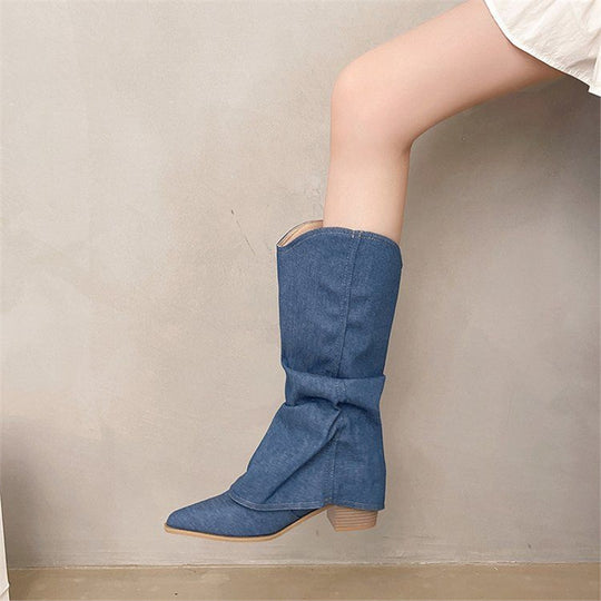 Damen Slouchy Cowboy‑Stiefel aus Denim mit spitzer Zehenform und niedrigem Blockabsatz Shop Nory