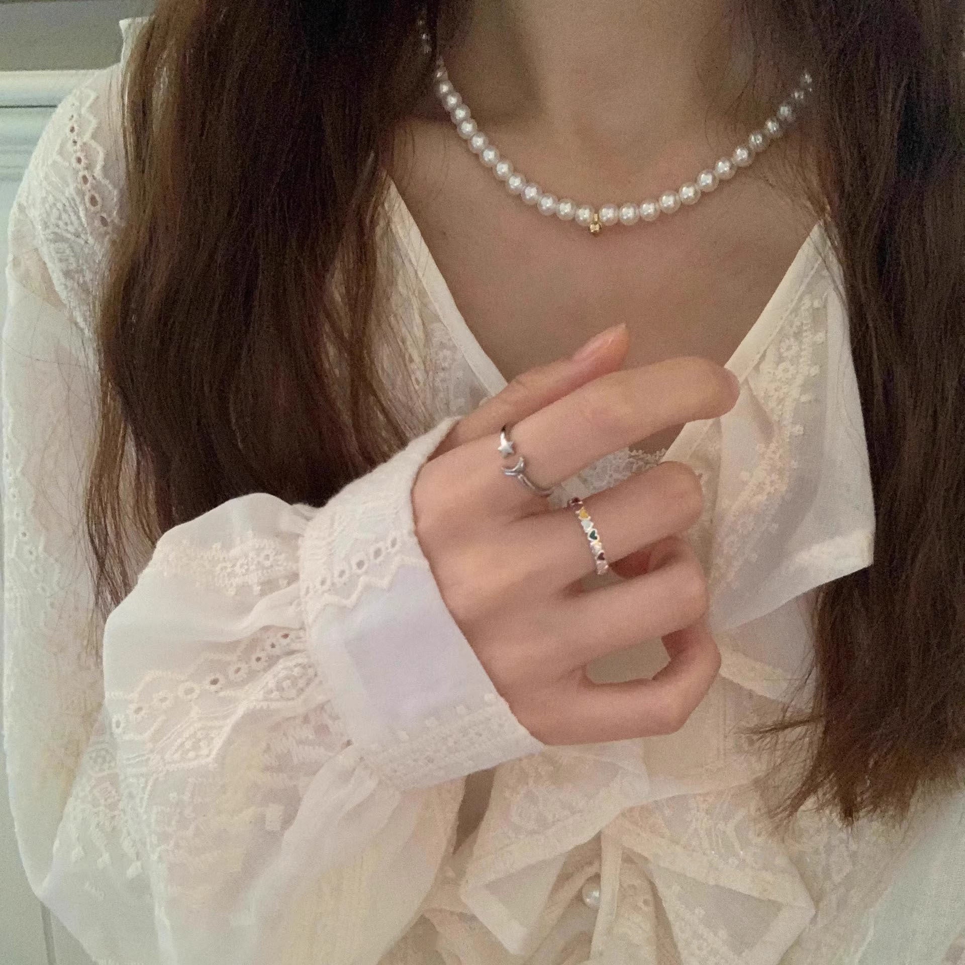 Damen Zierlicher Ring mit bunten Herz-Akzenten Shop Nory