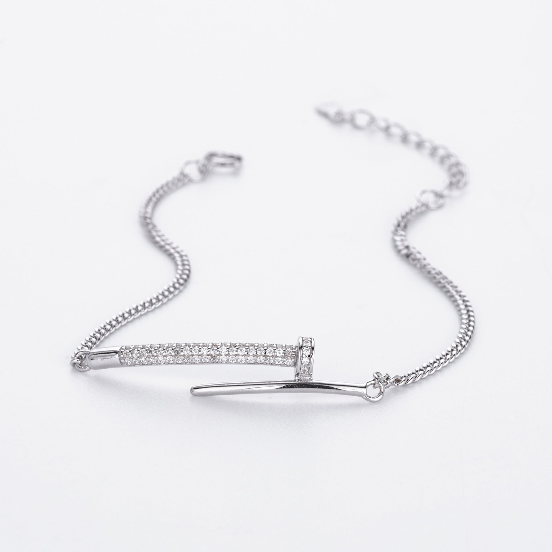 Damen Armband aus hochwertigem 925 Sterling Silber mit funkelnden Zirkon-Akzenten Shop Nory