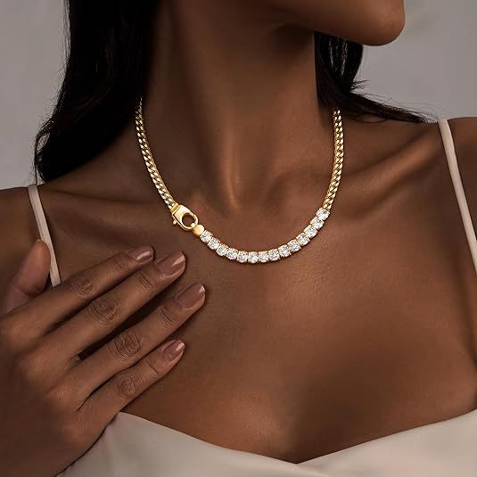Damen Halskette mit schimmernden Zirkonia und robustem Gliederketten-Design Shop Nory