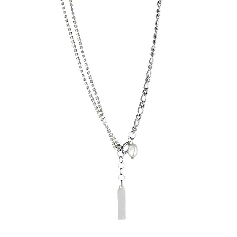 Damen Halskette mit filigranem Kettenmuster und eleganten Anhängern Shop Nory
