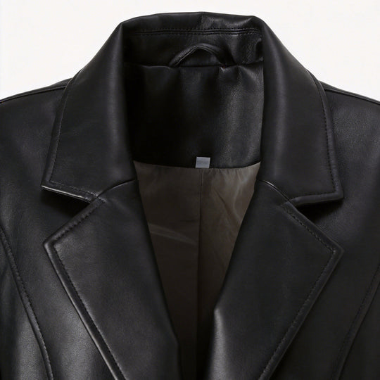 Damen Kurz geschnittene Kunstlederjacke mit Rundhals und aufgesetzten Pattentaschen Shop Nory