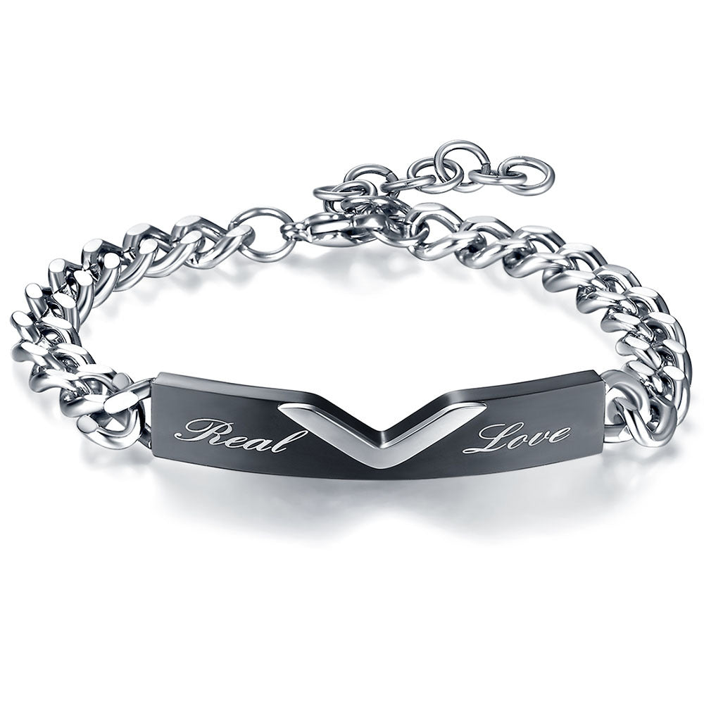 Damen Armband mit gravierbarem Herzanhänger und eleganter Kettenstruktur Shop Nory