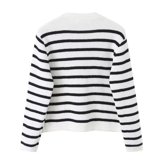 Damen Gestreifte Strickjacke mit Rundhalsausschnitt, Zierknopfleiste und aufgesetzten Taschen Shop Nory