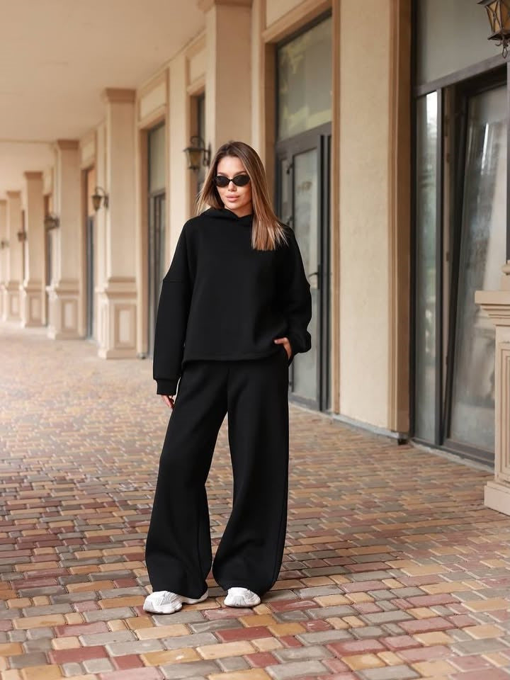Damen Loungewear-Set mit oversized Kapuzenpullover und weiter High-Waist Jogginghose Shop Nory