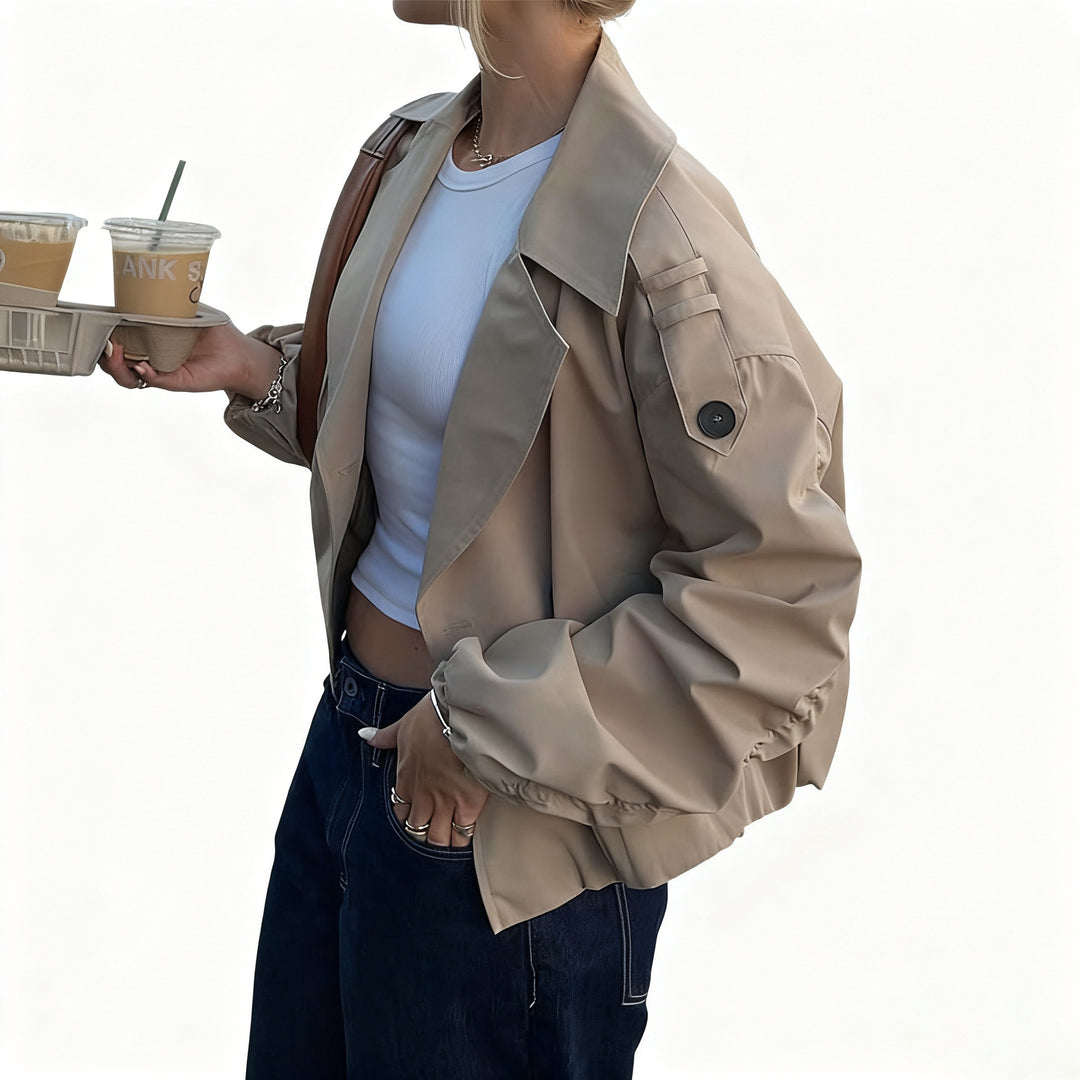 Damen nan verkürzter Trenchcoat mit doppelt geknöpfter Vorderseite, weitem Revers und elastischen Manschetten Shop Nory