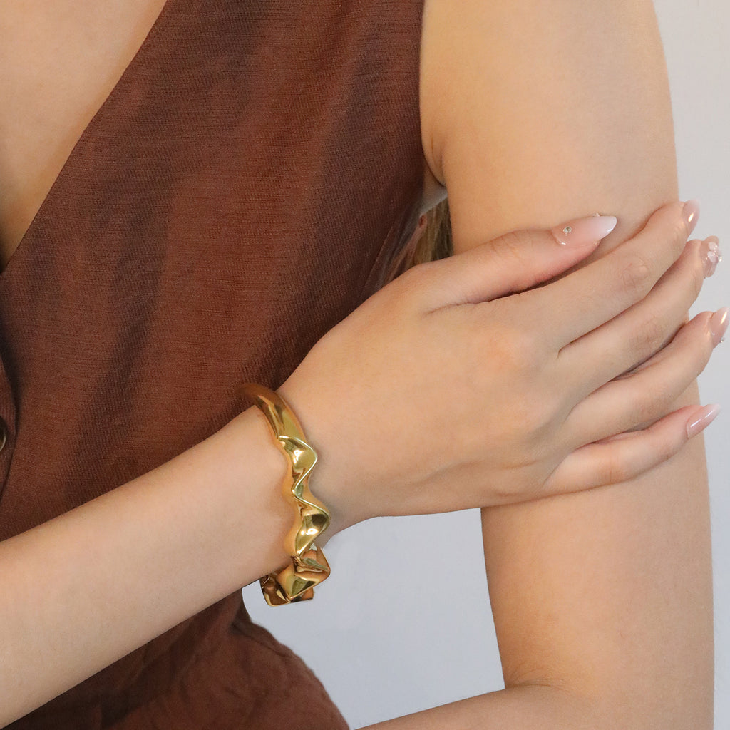 Damen Wellenförmiger Armreif aus hochwertigem Edelstahl Shop Nory