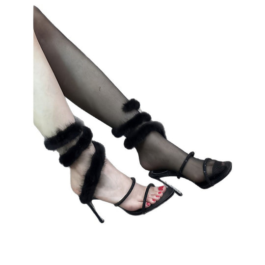 Damen Flauschige Stiletto‑Sandaletten mit mehrreihigen Plüschriemen und feinem Zehenriemen Shop Nory