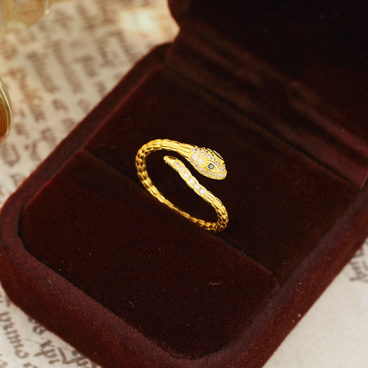 Damen Ring mit kunstvollem Schlangen-Design und funkelnden Zirkonia Shop Nory