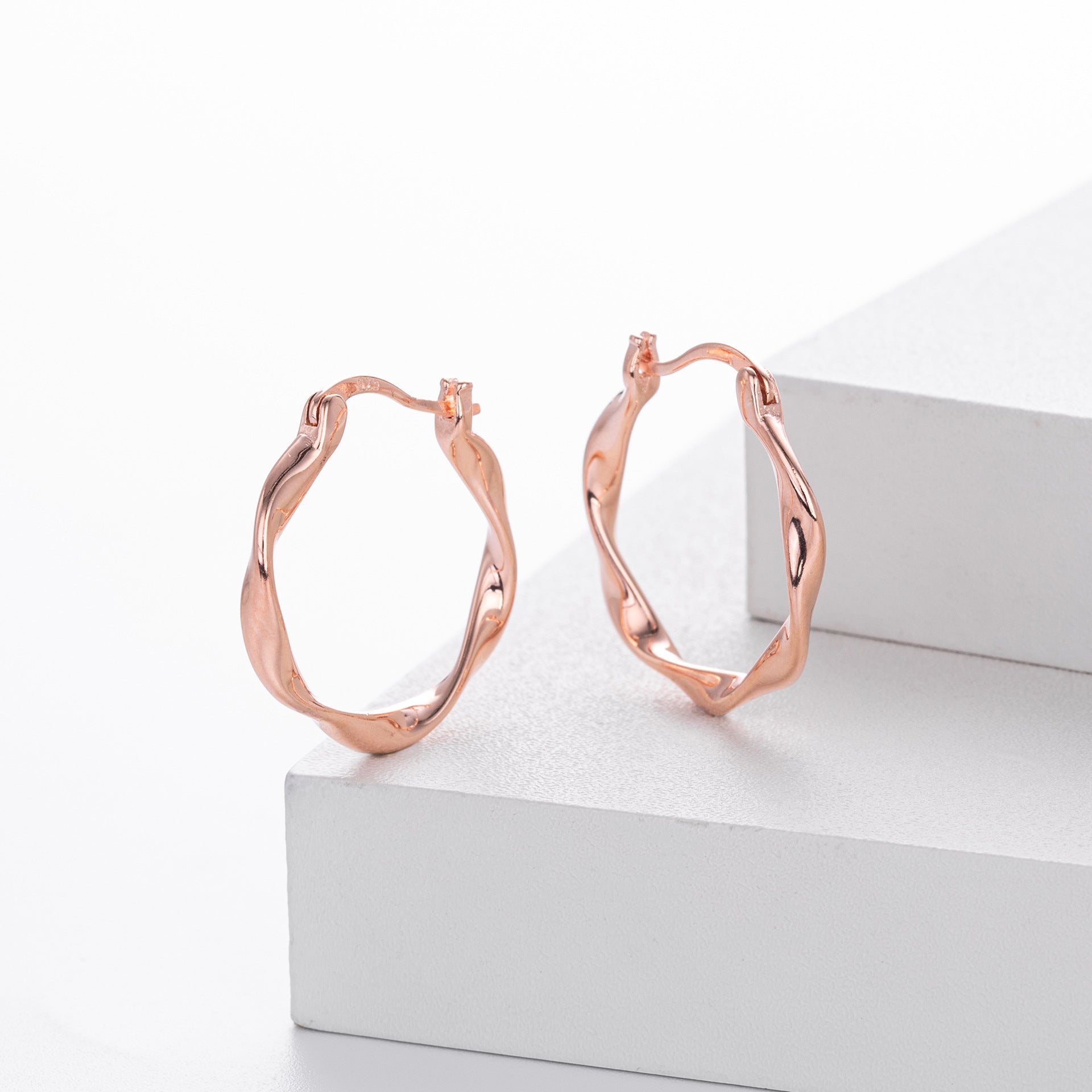Damen Ohrhänger mit stilvollem, geschwungenem Design aus hochwertigem 925 Sterling Silber Shop Nory