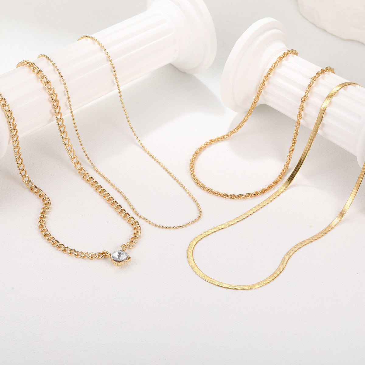 Damen mehrlagige Halskette mit funkelndem Anhänger und elegantem Kettendesign Shop Nory