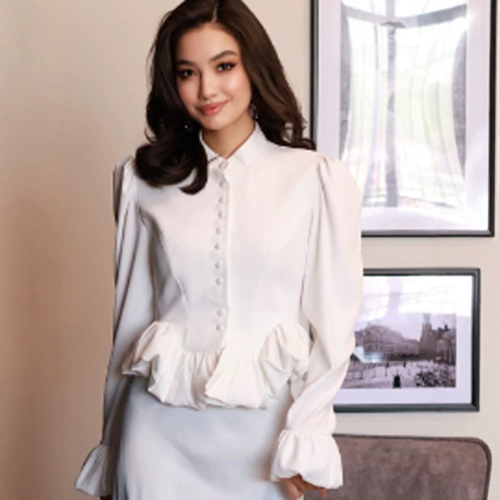 Damen Taillierte Peplum-Bluse mit Stehkragen, bezogener Knopfleiste und Puffärmeln Shop Nory