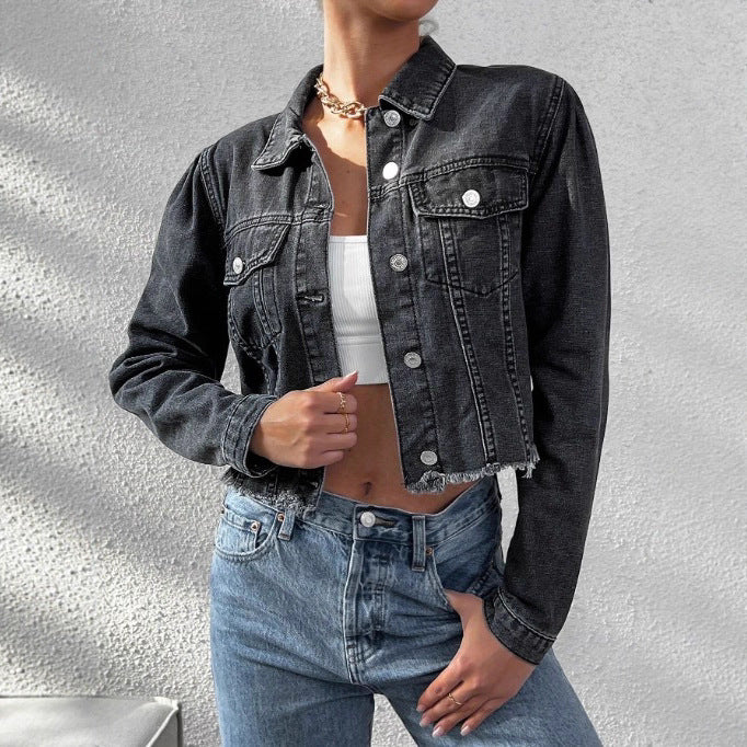 Damen Kurz geschnittene taillierte Jeansjacke mit rohem Fransen-Saum und Pattentaschen Shop Nory