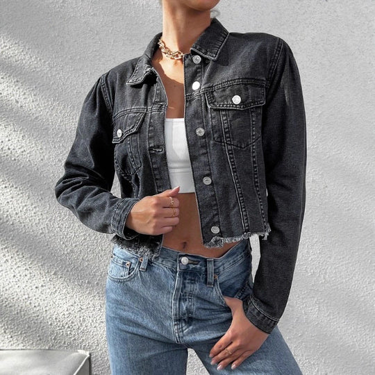 Damen Kurz geschnittene taillierte Jeansjacke mit rohem Fransen-Saum und Pattentaschen Shop Nory