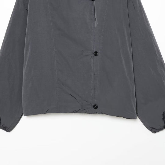 Damen Leichte Cropped Nylonjacke mit hohem Funnelkragen, Oversize-Schnitt und elastischen Bündchen Shop Nory