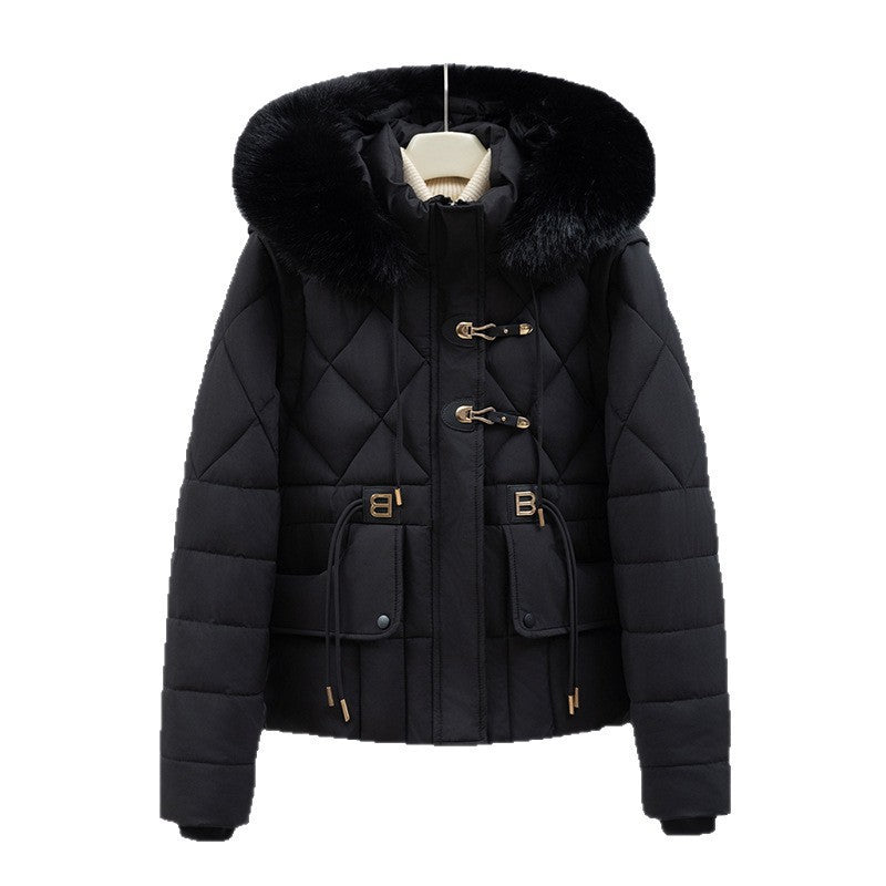 Damen nan kurze gesteppte Kapuzenjacke mit voluminösem Webpelzbesatz, Kordelzugtaillierung und Pattentaschen Shop Nory