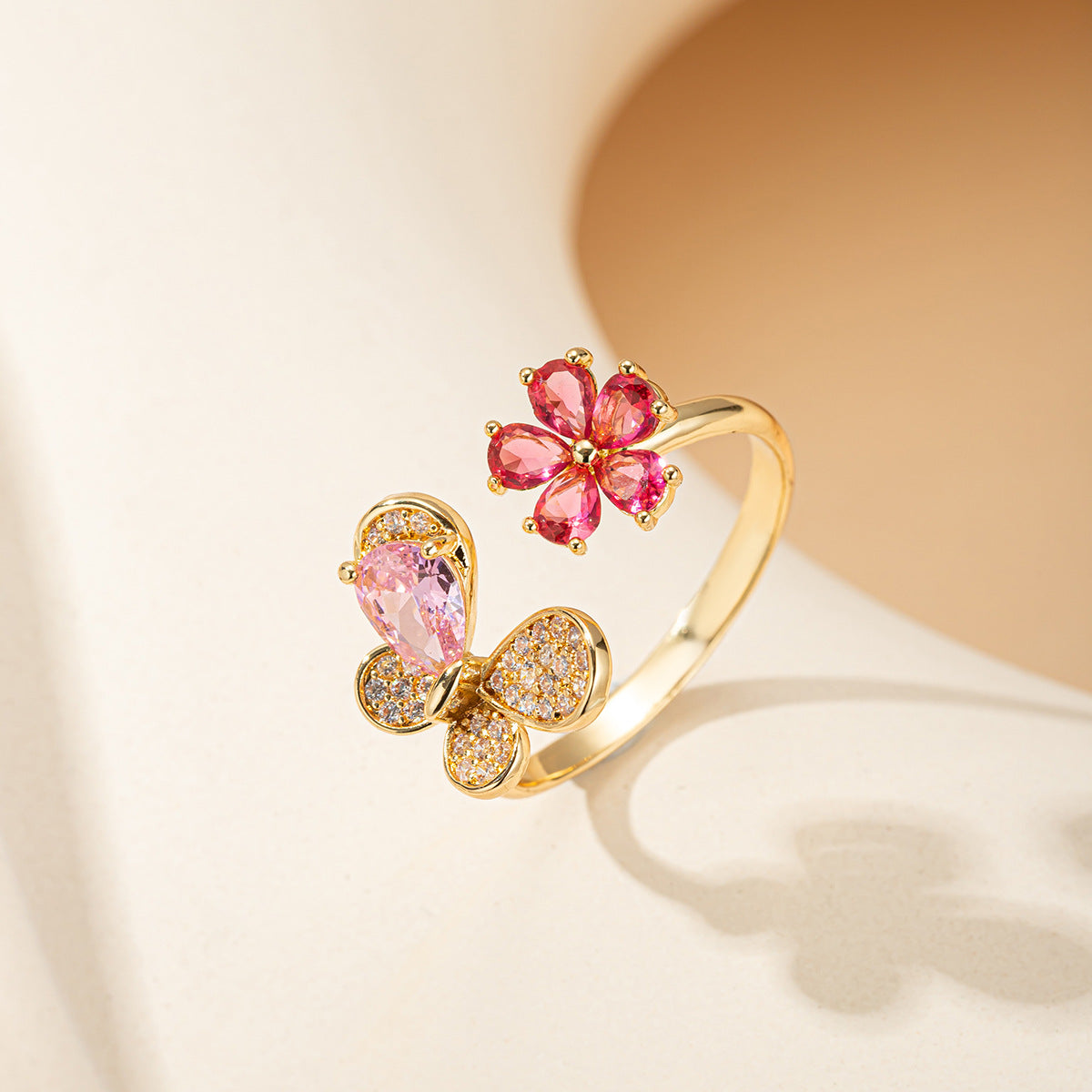 Damen eleganter und glitzernder Ring mit Schmetterlings- und Blumenmotiv Shop Nory