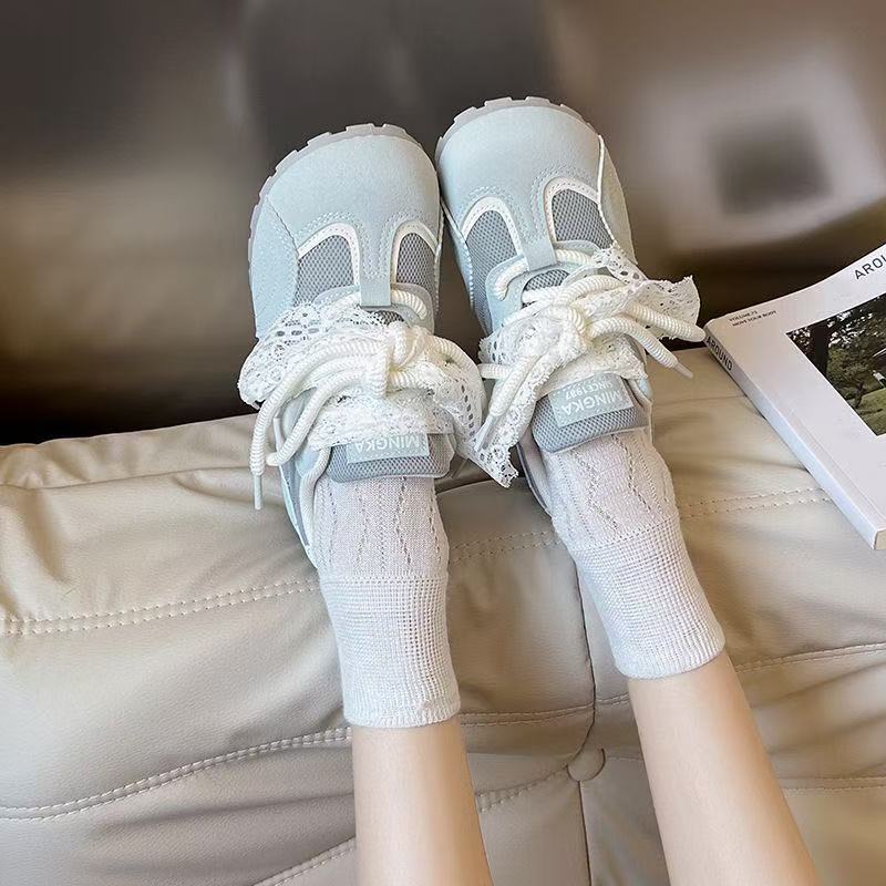 Damen Sneaker mit eleganten Spitzenakzenten und komfortabler Dämpfung