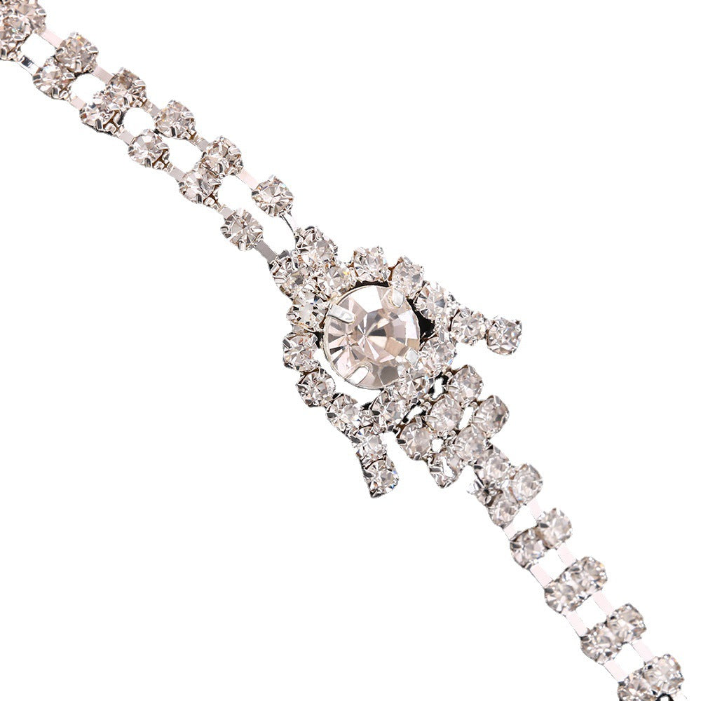 Elegantes Kristall Handkettchen mit Y-Förmiger Ringverbindung und Verstellbarer Kettenlänge