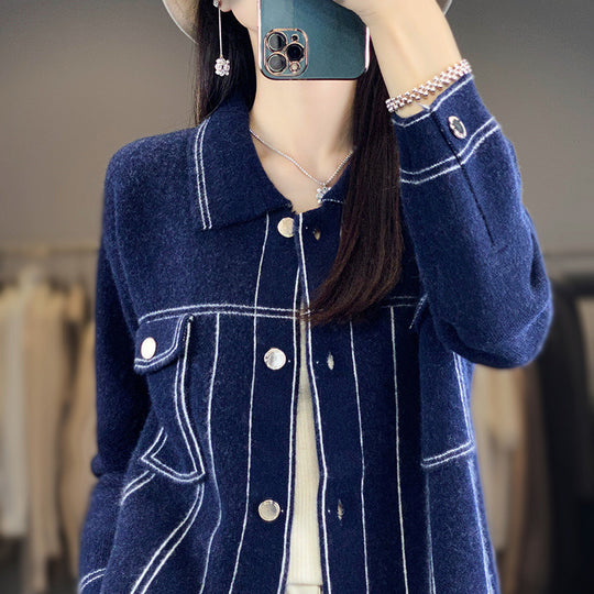 Damen Oversize-Strickjacke im Jeansjacken‑Look mit kontrastierenden Nahtdetails und Brusttasche Shop Nory