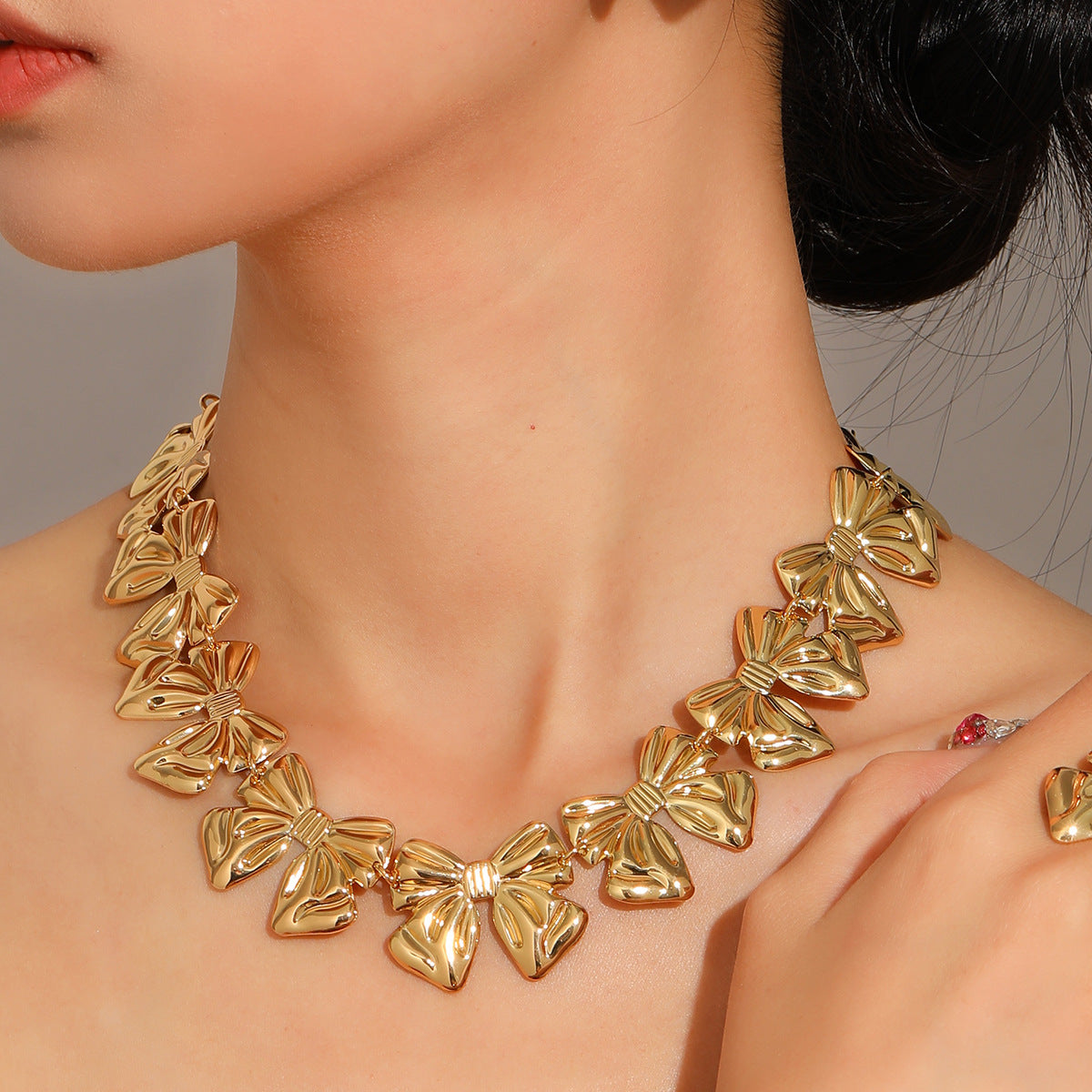 Damen Armreif mit floralen Akzenten Shop Nory