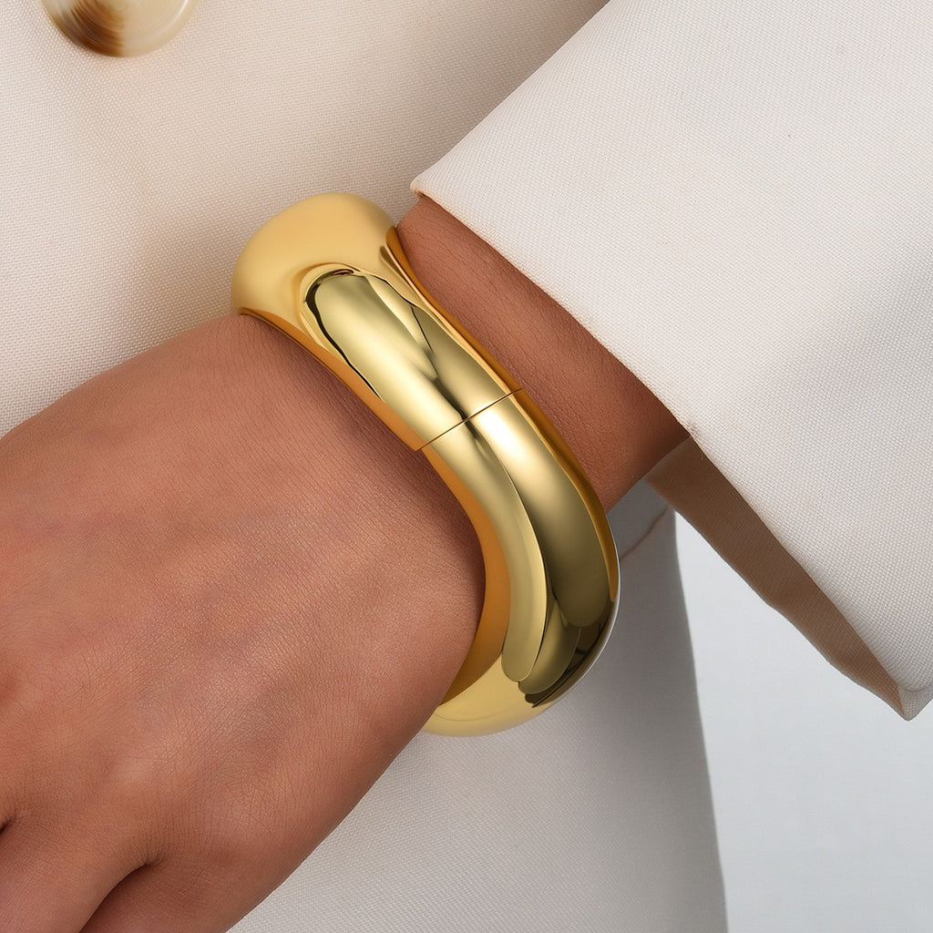 Damenarmreif mit geschwungenem Design und glänzender Oberfläche Shop Nory