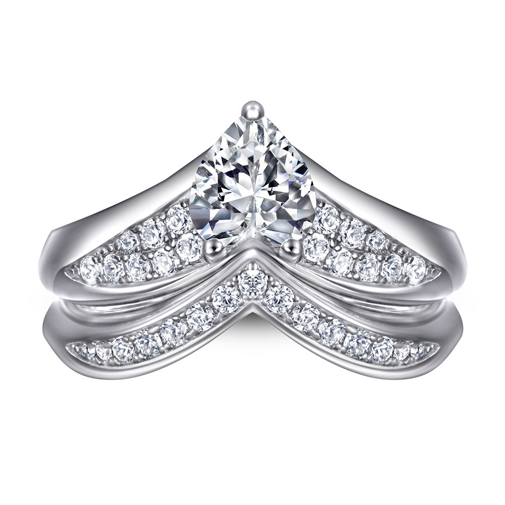 Damen Ring mit herzförmigem Design und funkelndem Kristallbesatz Shop Nory