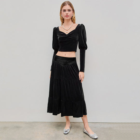 Damen Samtiges zweiteiliges Set mit gerafftem Bustier-Crop und stufigem Midirock Shop Nory