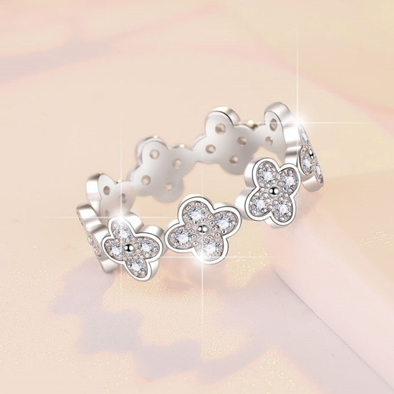 Damenring mit floralem Design und funkelnden Zirkonia Shop Nory