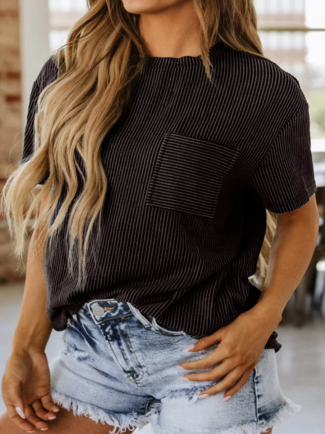 Damen Rippstrick-Kurzarmshirt mit Brusttasche und lockerem Schnitt Shop Nory
