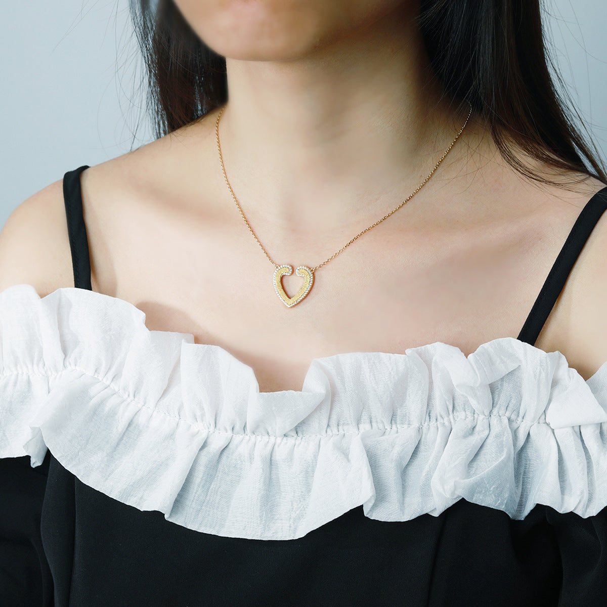 Damen Halskette mit herzförmigem Anhänger und funkelndem Zirkonia-Besatz Shop Nory