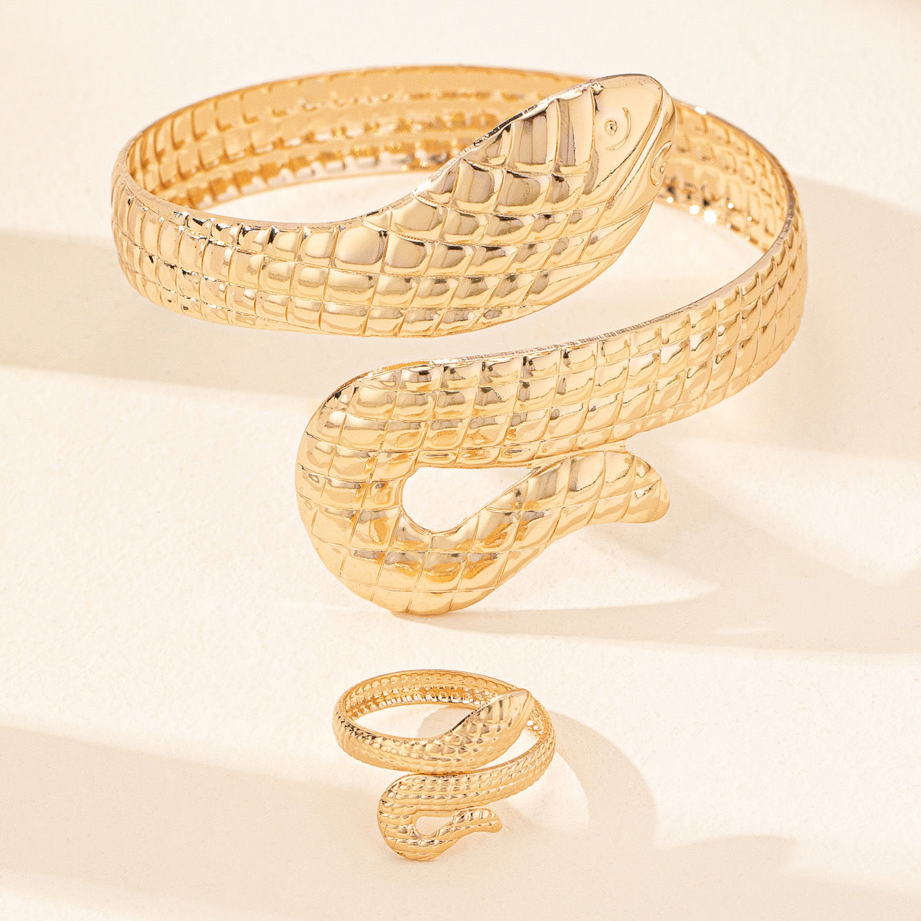 Damen Armreif und Ring im eleganten Schlangen-Design Shop Nory
