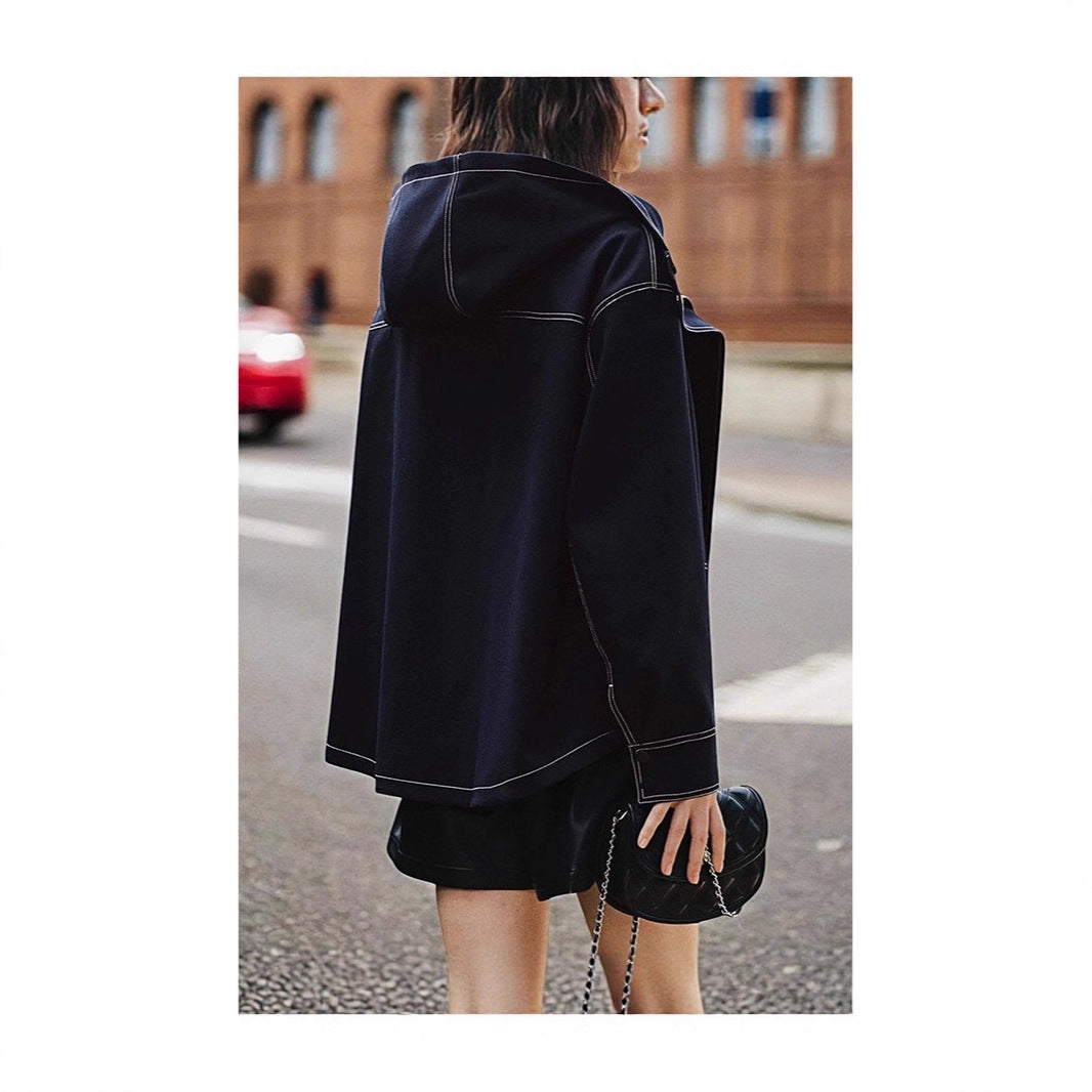 Damen Boxy‑Kapuzenparka mit sichtbaren Ziernähten und hochschließendem Stehkragen Shop Nory