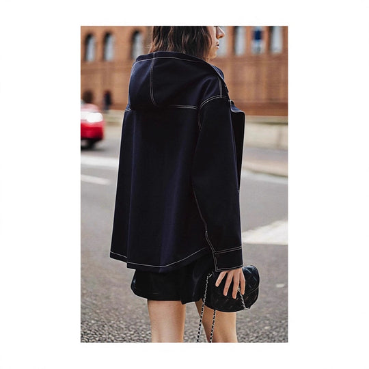 Damen Boxy‑Kapuzenparka mit sichtbaren Ziernähten und hochschließendem Stehkragen Shop Nory
