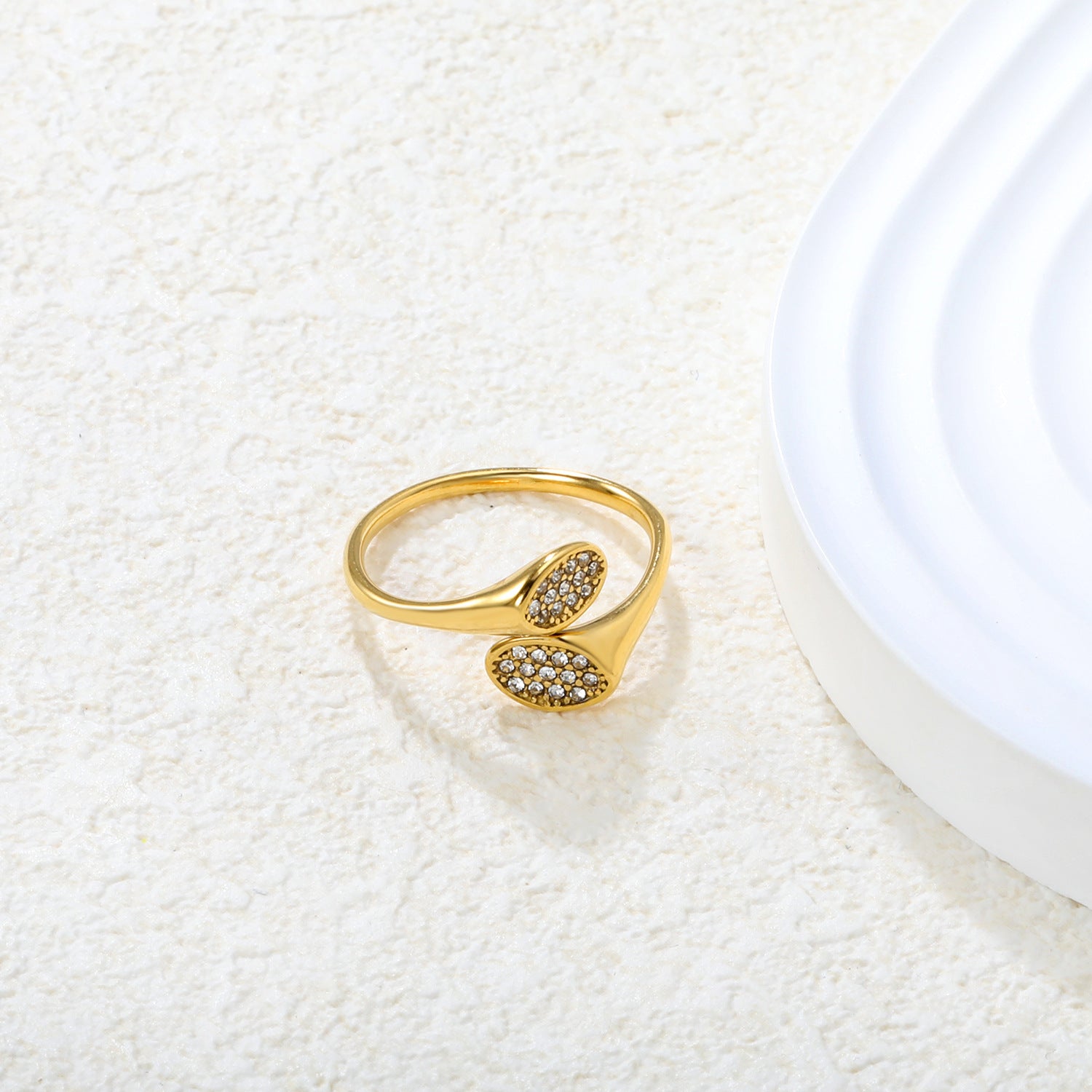 Damen verstellbarer Ring mit funkelnden Zirkonia-Akzenten Shop Nory