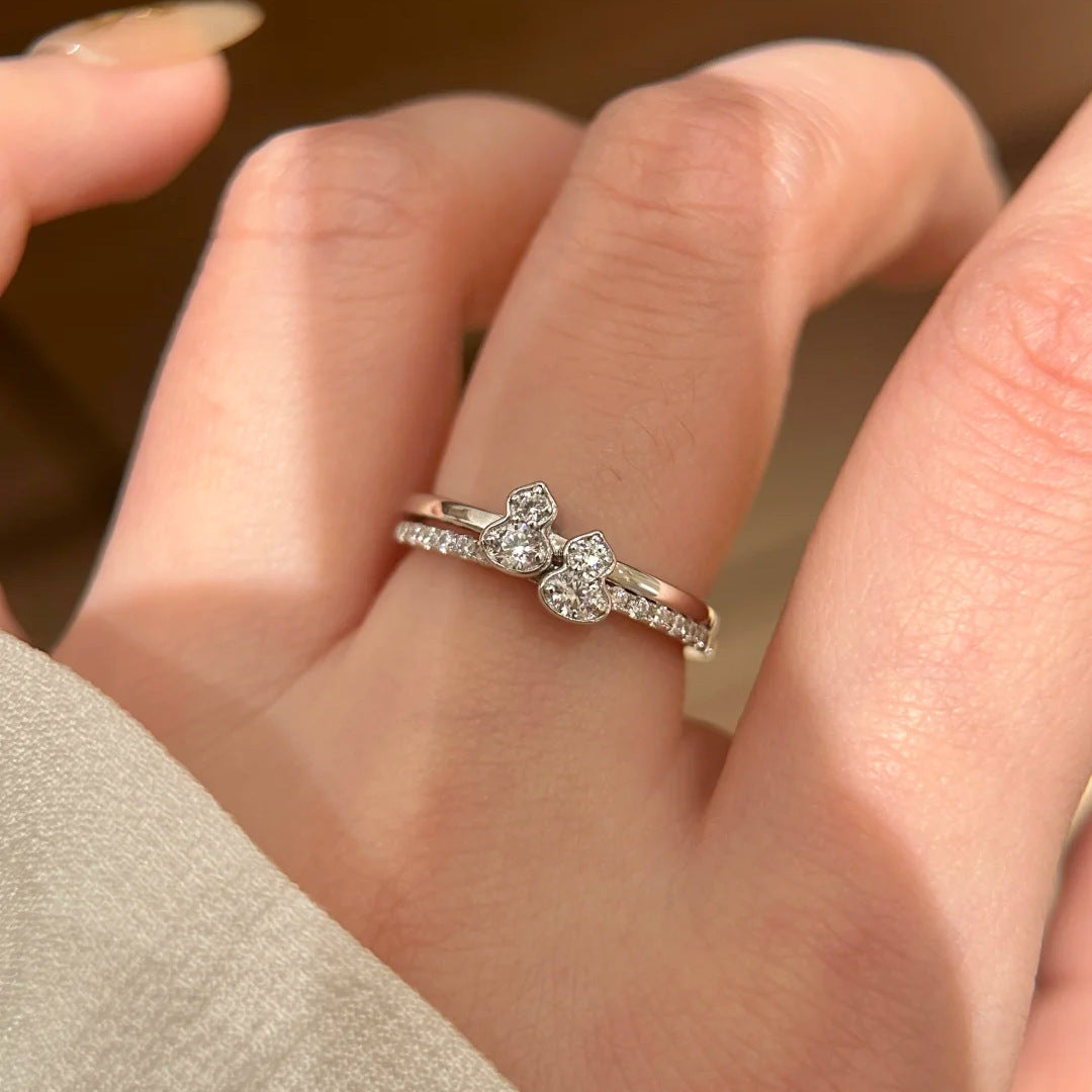 Damen zierlicher Ring mit funkelndem Herzdesign und kristallklaren Zirkonia Shop Nory