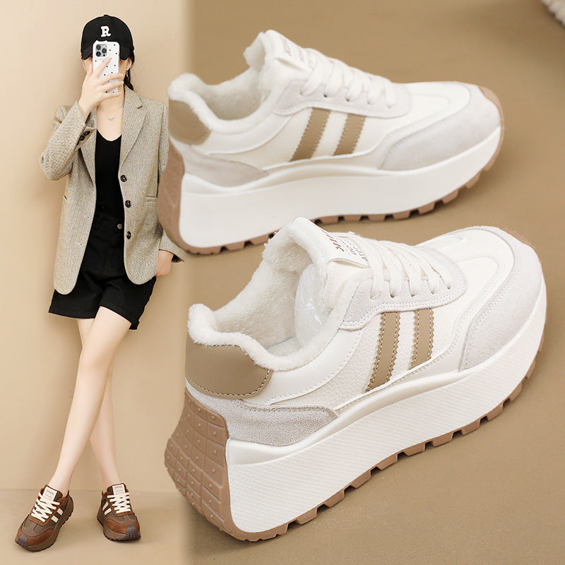 Damen Plateau Sneakers mit weich gefüttert Innenausstattung und modischen Akzenten Shopnory