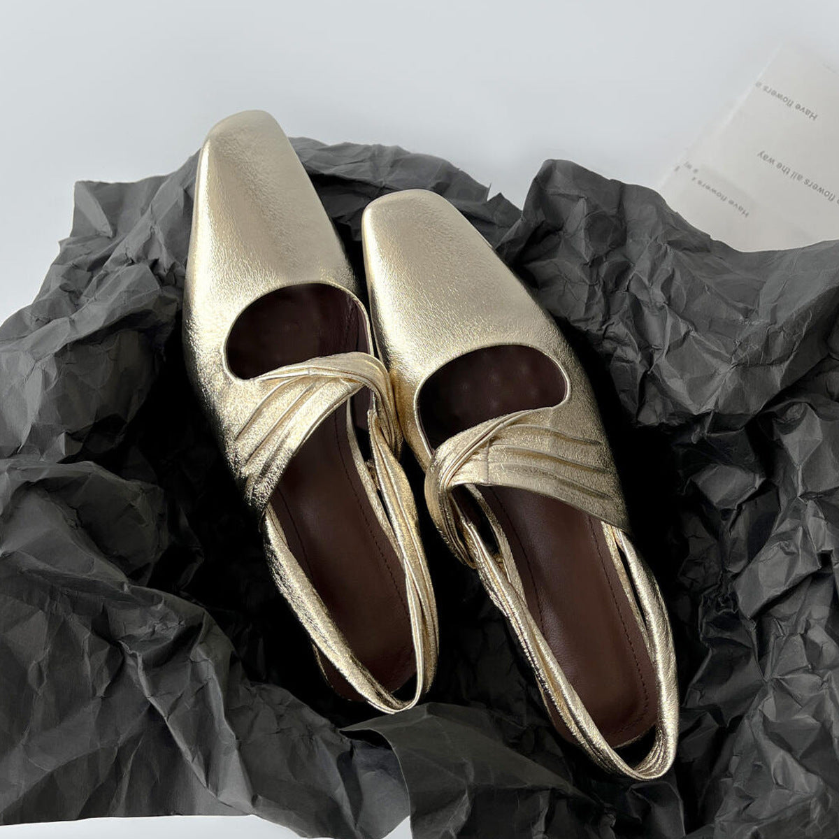 Damen Elegante spitze Pumps mit feinem Riemendesign Shopnory