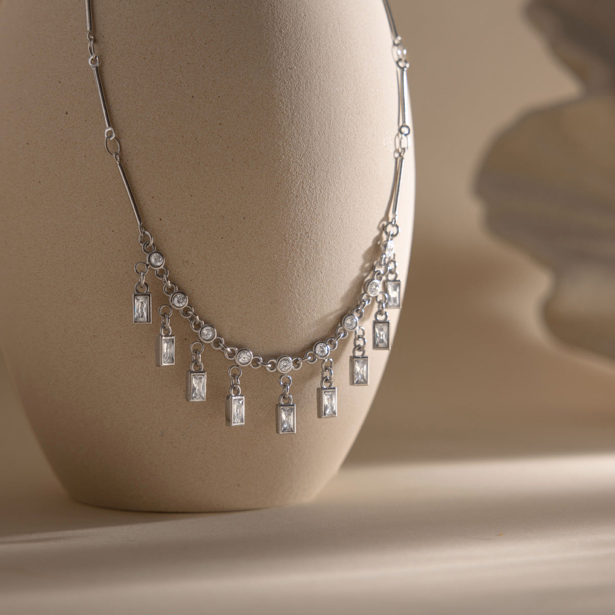Damen modische Halskette mit hängenden Zirkonia-Elementen Shop Nory