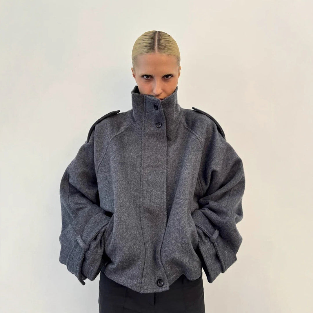 Damen Kurze Oversize Wolljacke mit Stehkragen und Schulterklappen Shop Nory