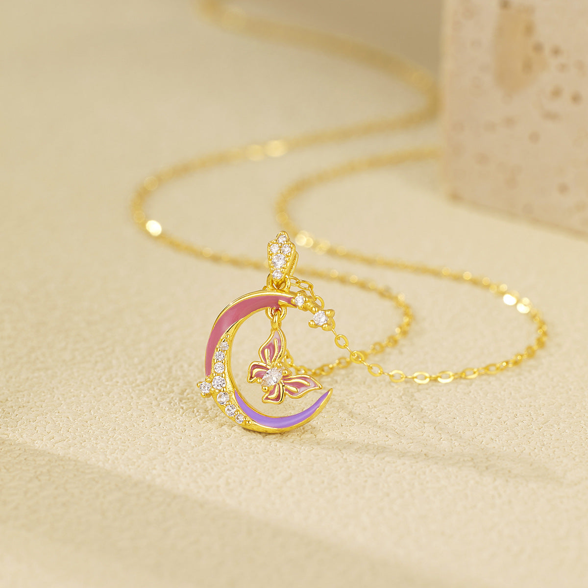 Damen Halskette mit kunstvollem Mond- und Schmetterlingsanhänger Shop Nory
