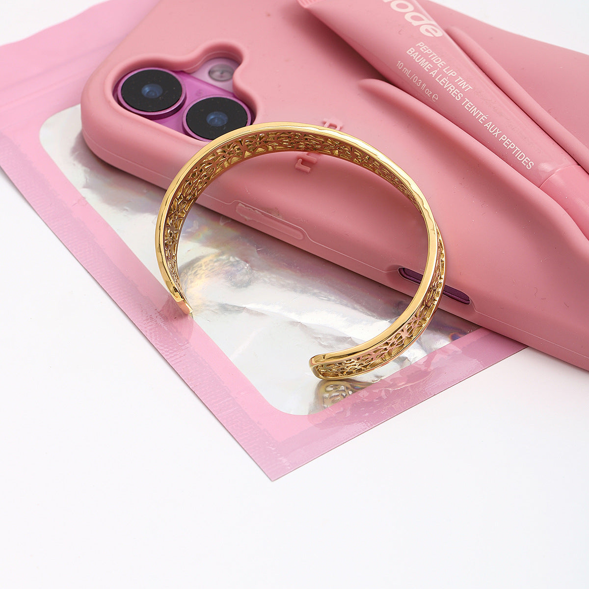Damen Offenes Armreif mit kunstvollem Lattice-Design aus hypoallergenem Edelstahl Shop Nory