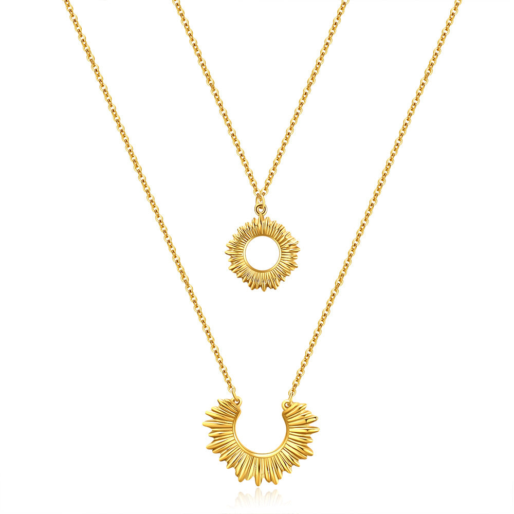 Damen Halskette mit doppellagigem Anhänger im modernen Sonnenmotiv Shop Nory