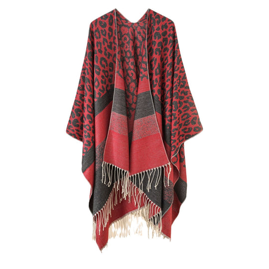 Damen Oversize-Ruana mit Leo-Jacquard, Fransen und weichem Wollmix Shop Nory