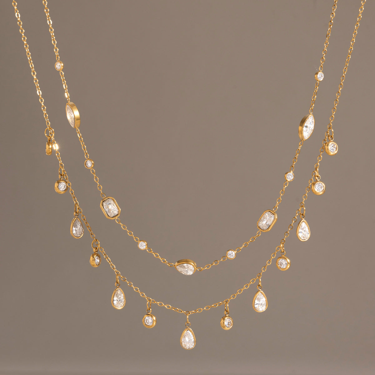 Damen Edelstahl Halskette mit funkelnden Kristalldetails Shop Nory