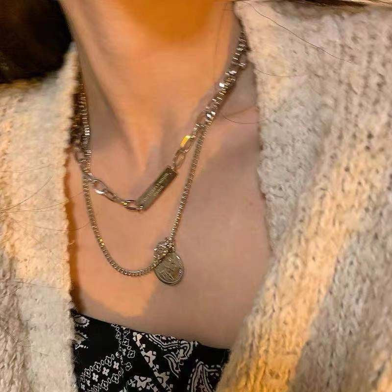Damen Mehrschichtige Halskette mit modernen Anhängern Shop Nory
